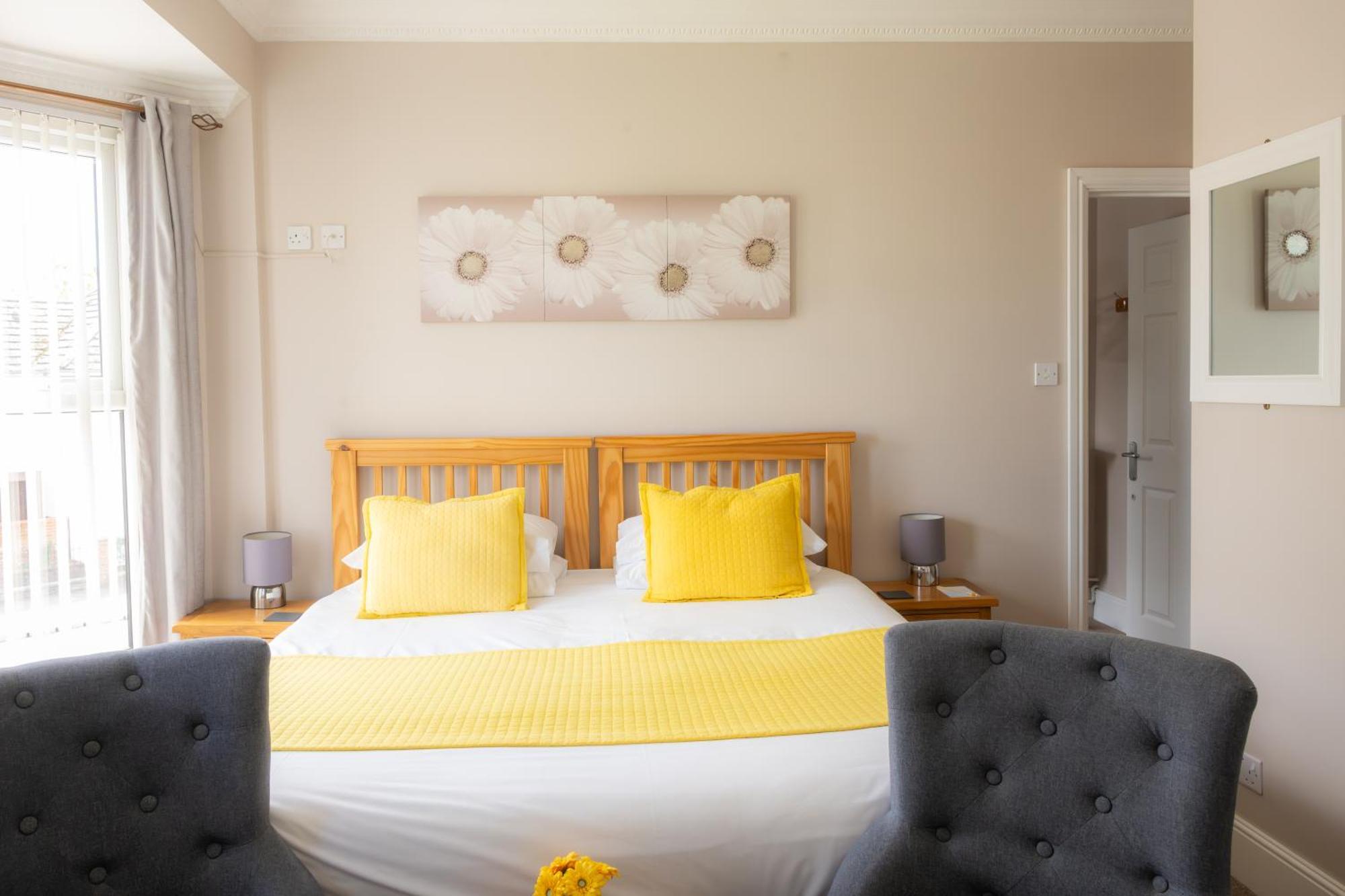 The Courtyard Guest House Great Yarmouth Bagian luar foto