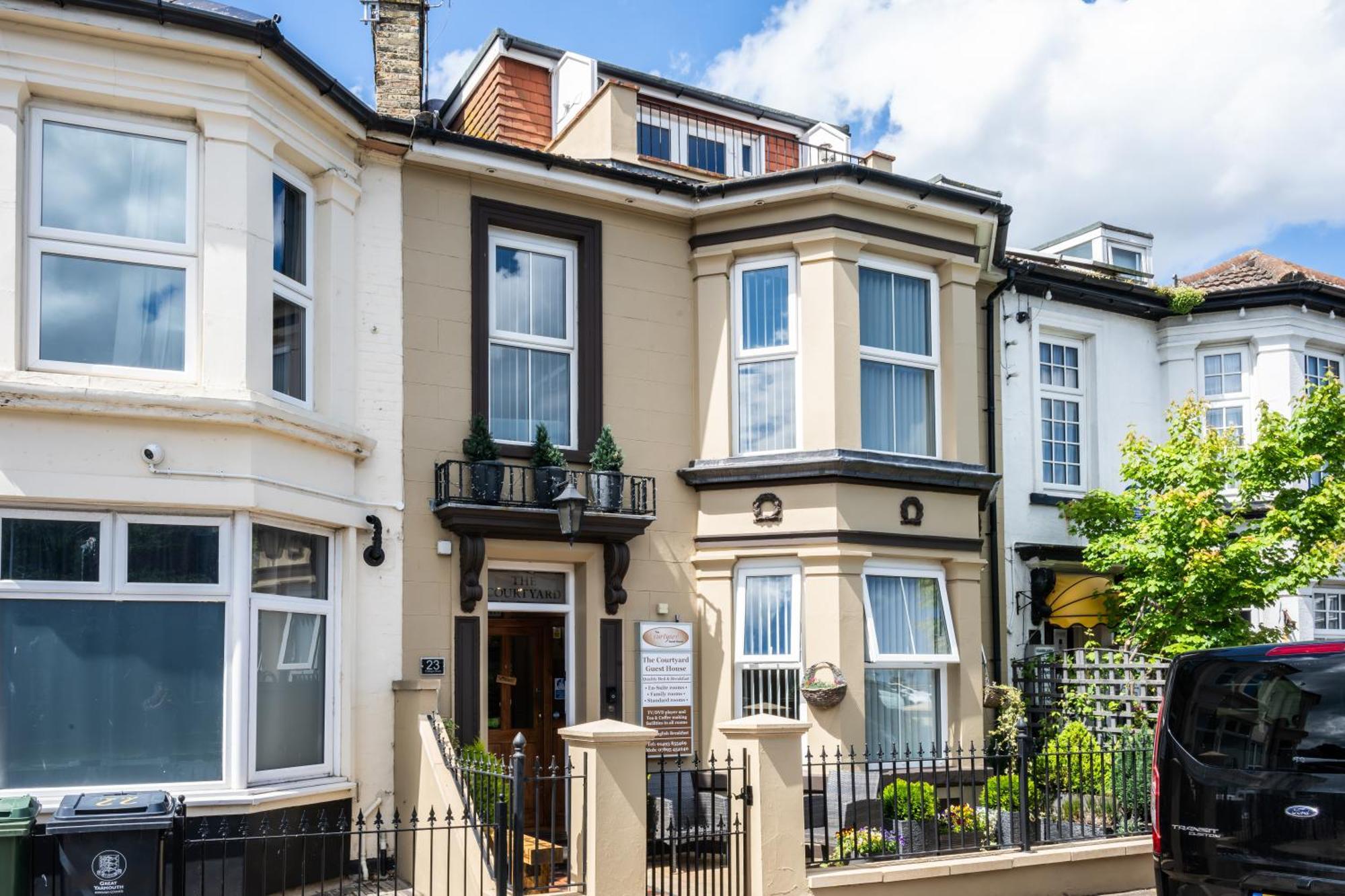 The Courtyard Guest House Great Yarmouth Bagian luar foto