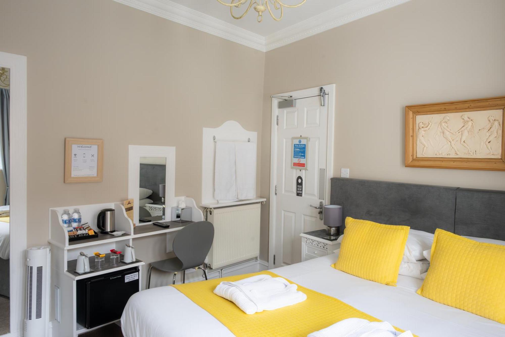 The Courtyard Guest House Great Yarmouth Bagian luar foto
