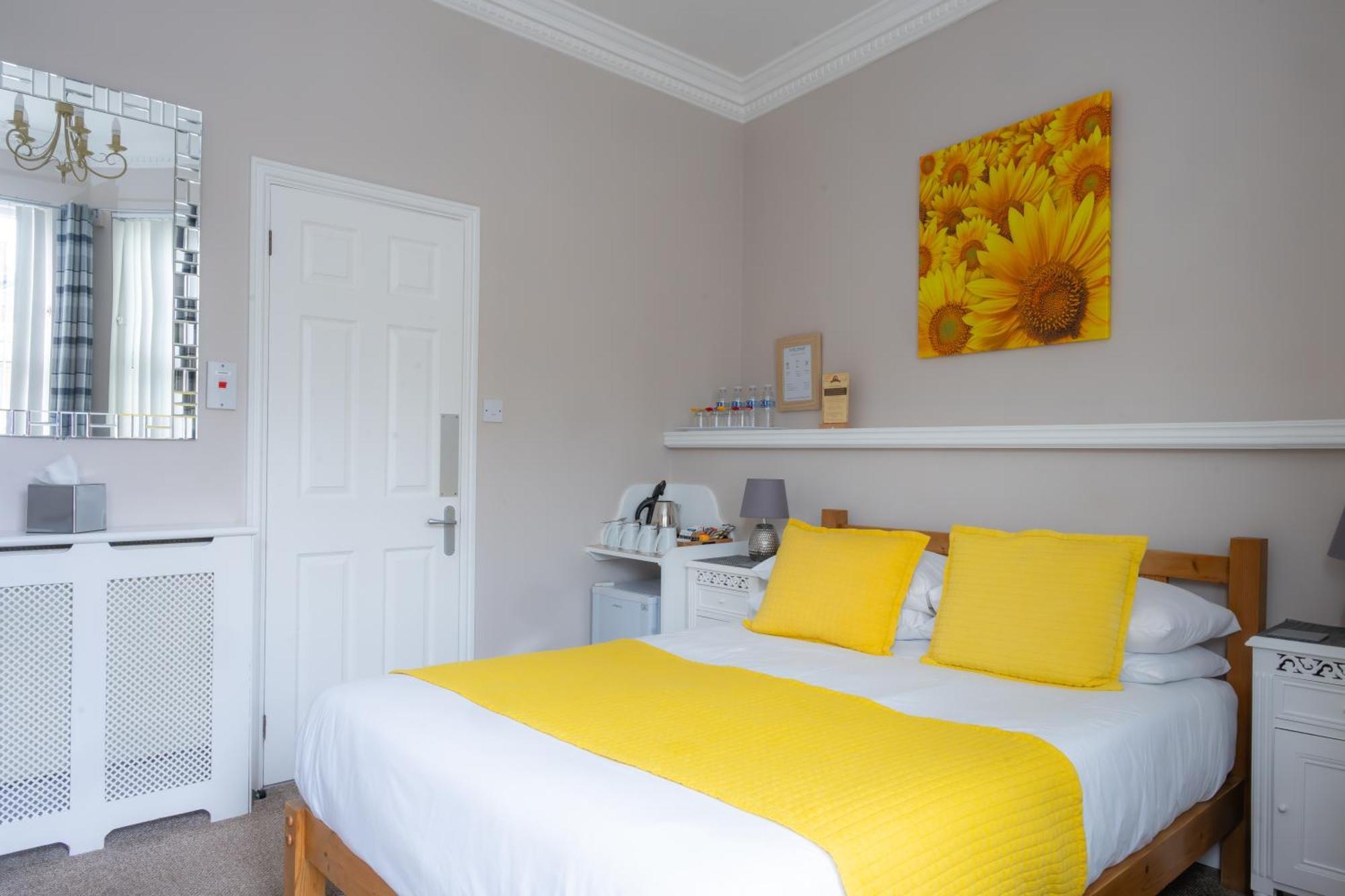 The Courtyard Guest House Great Yarmouth Bagian luar foto