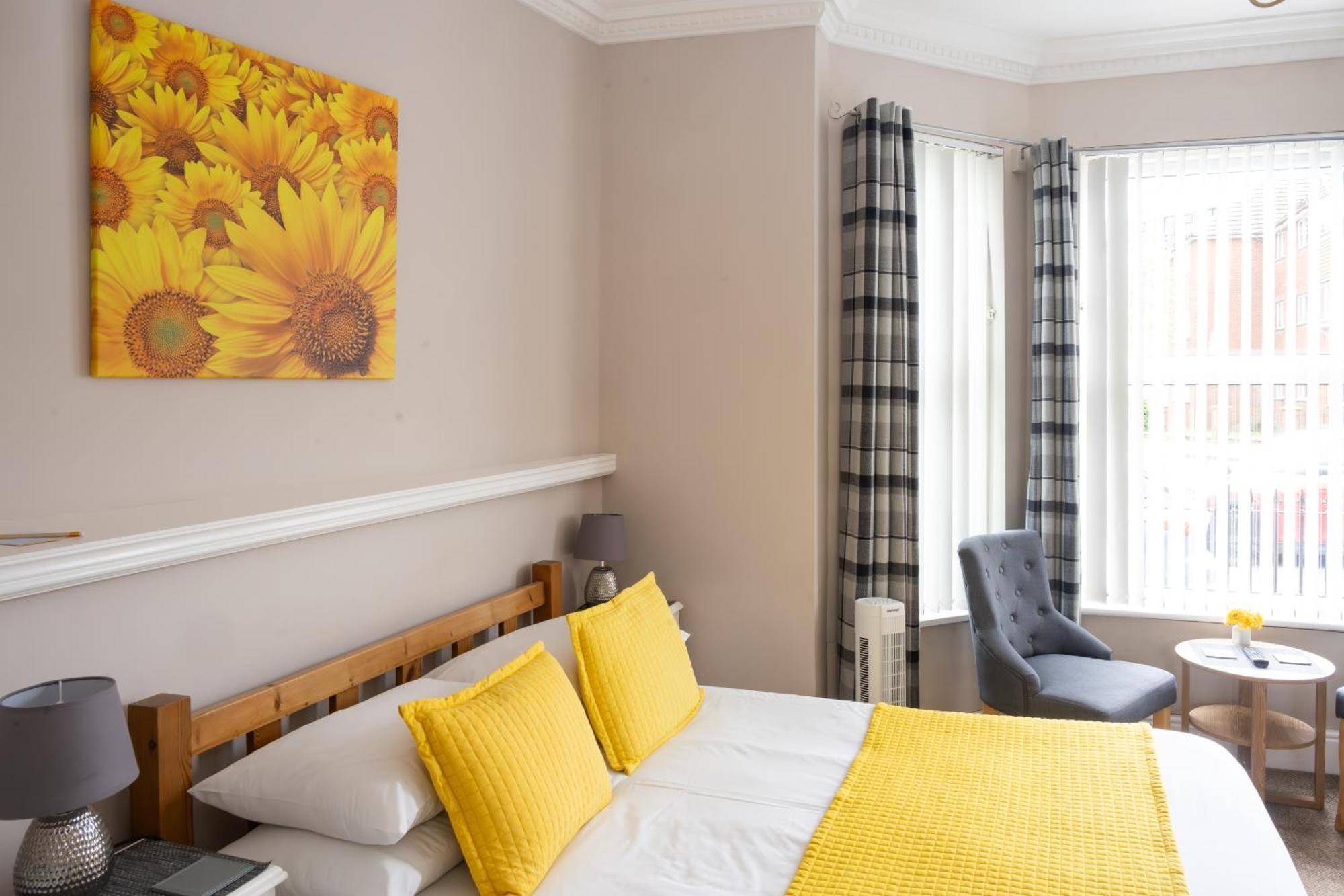 The Courtyard Guest House Great Yarmouth Bagian luar foto