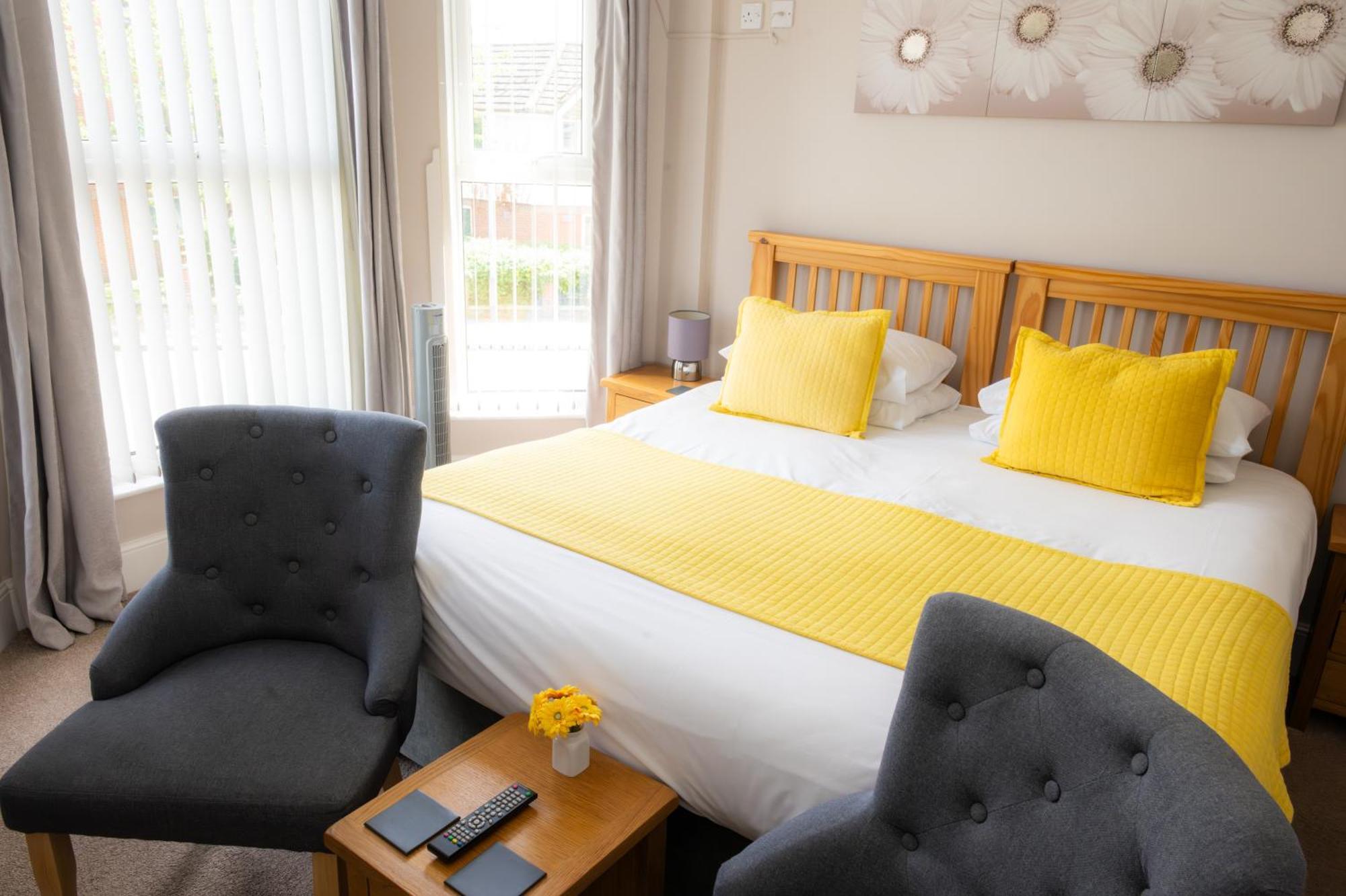 The Courtyard Guest House Great Yarmouth Bagian luar foto