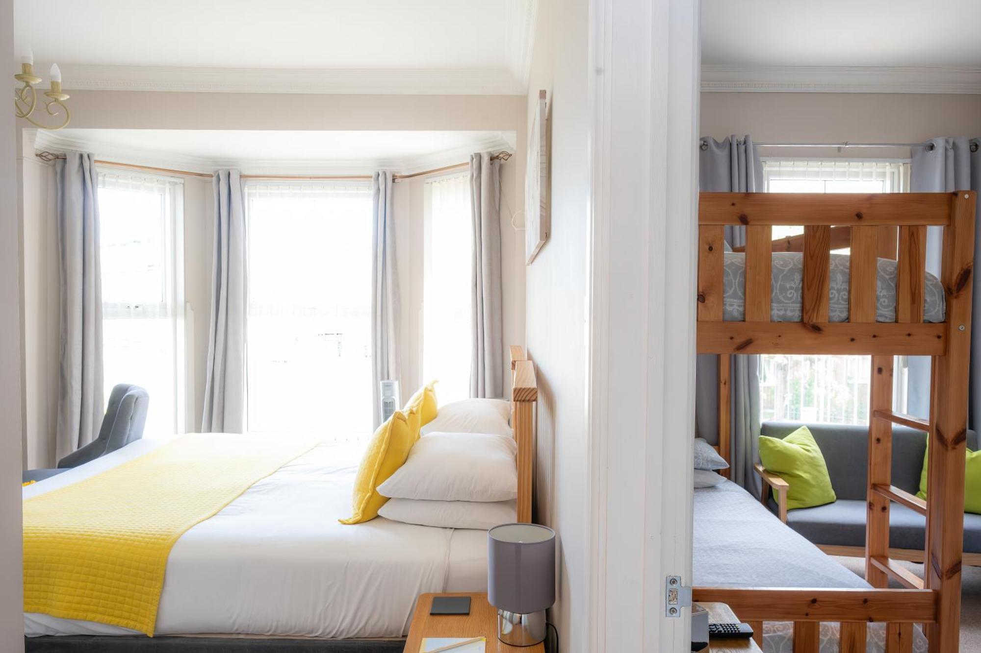 The Courtyard Guest House Great Yarmouth Bagian luar foto