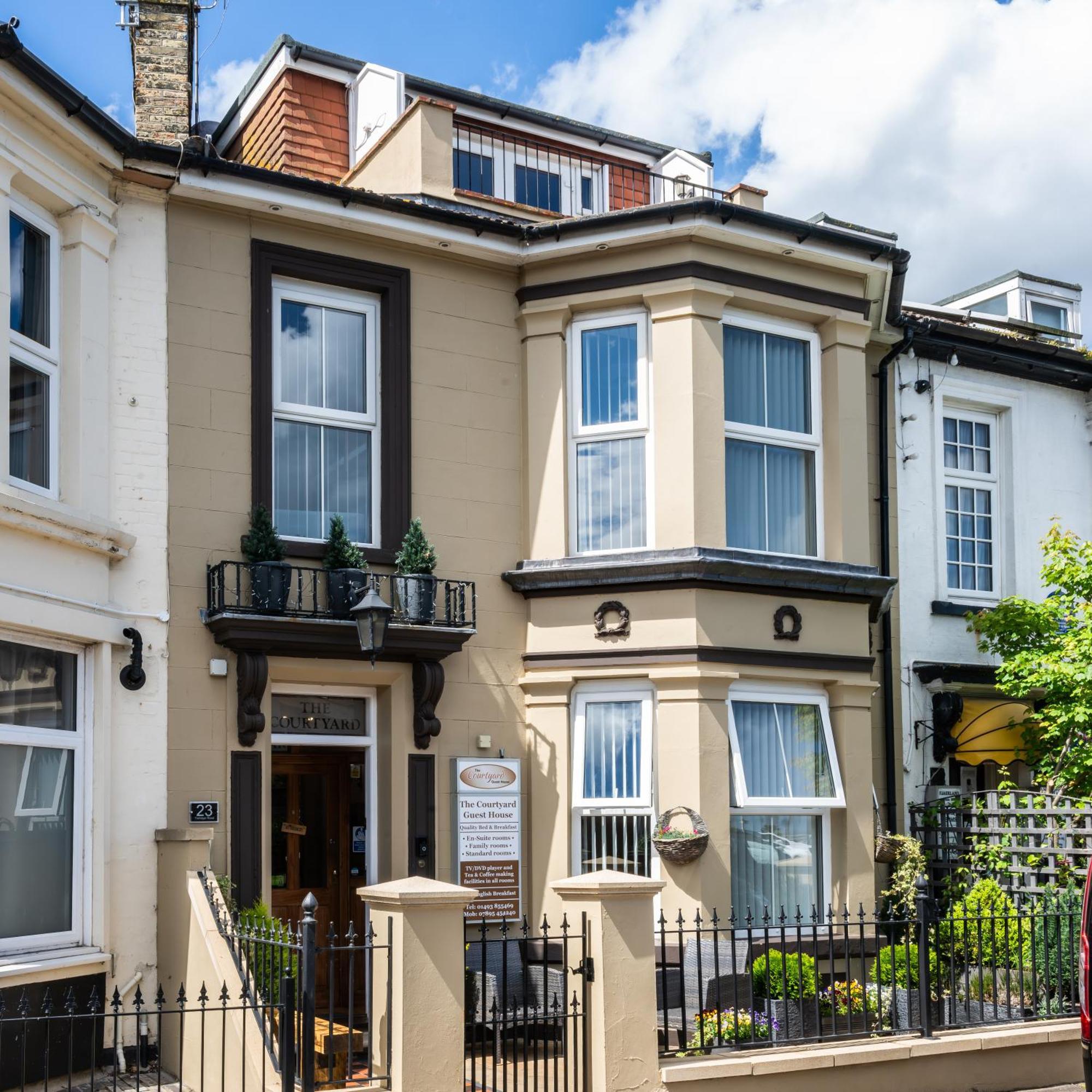 The Courtyard Guest House Great Yarmouth Bagian luar foto