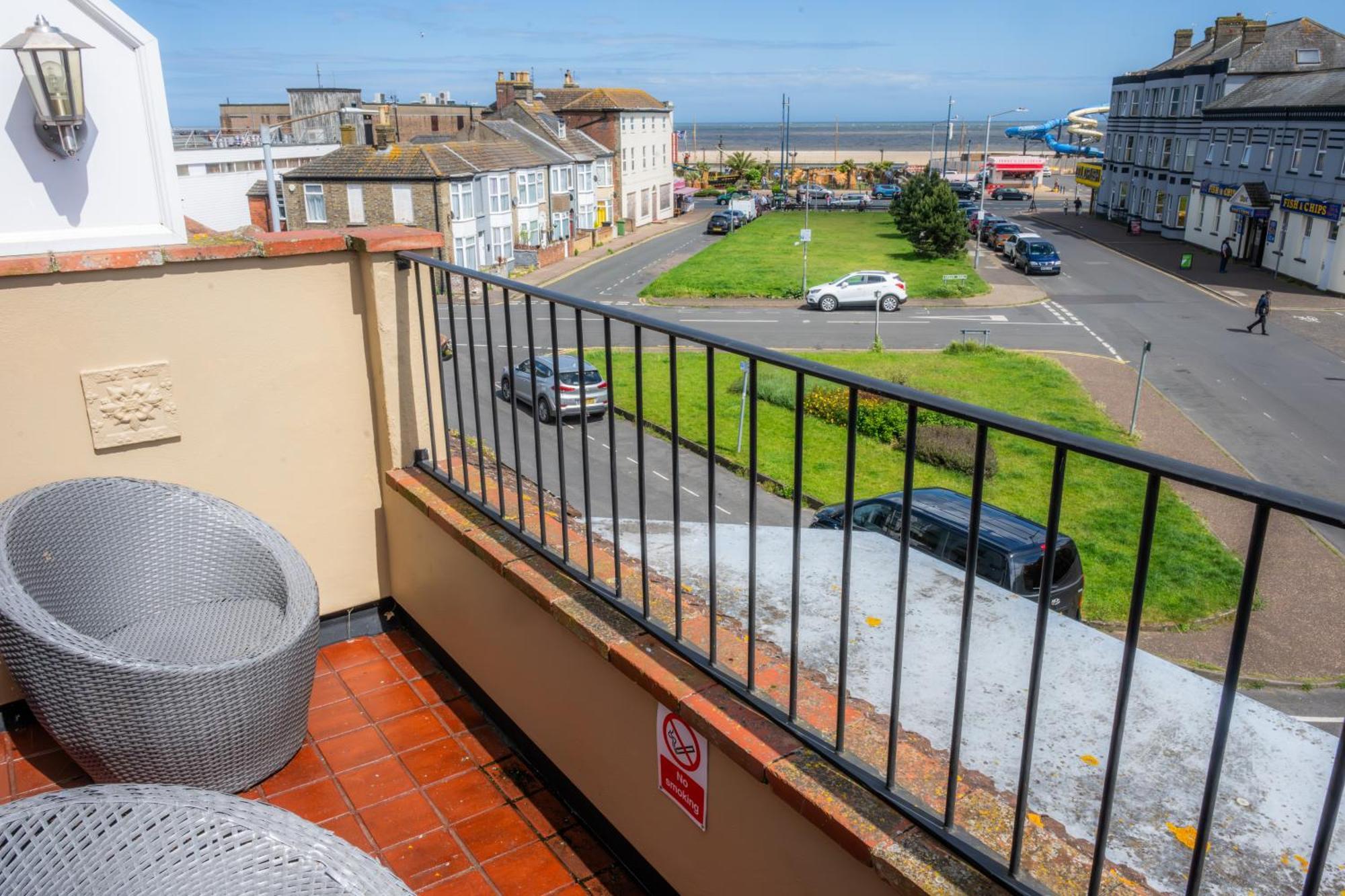 The Courtyard Guest House Great Yarmouth Bagian luar foto