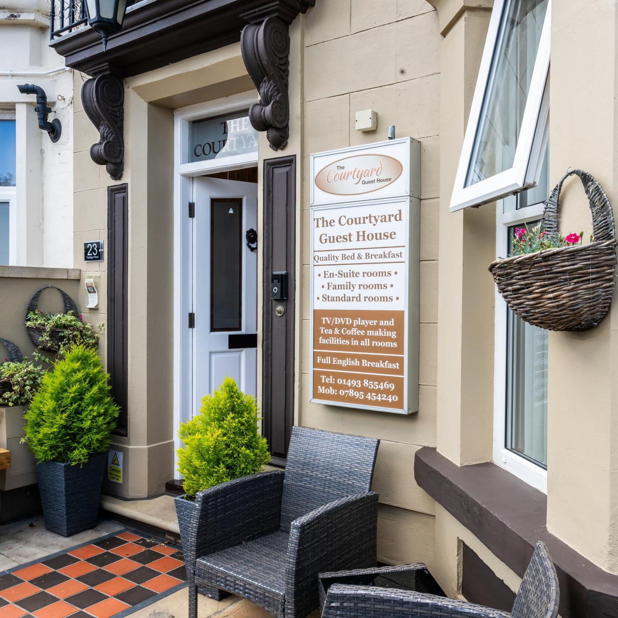 The Courtyard Guest House Great Yarmouth Bagian luar foto
