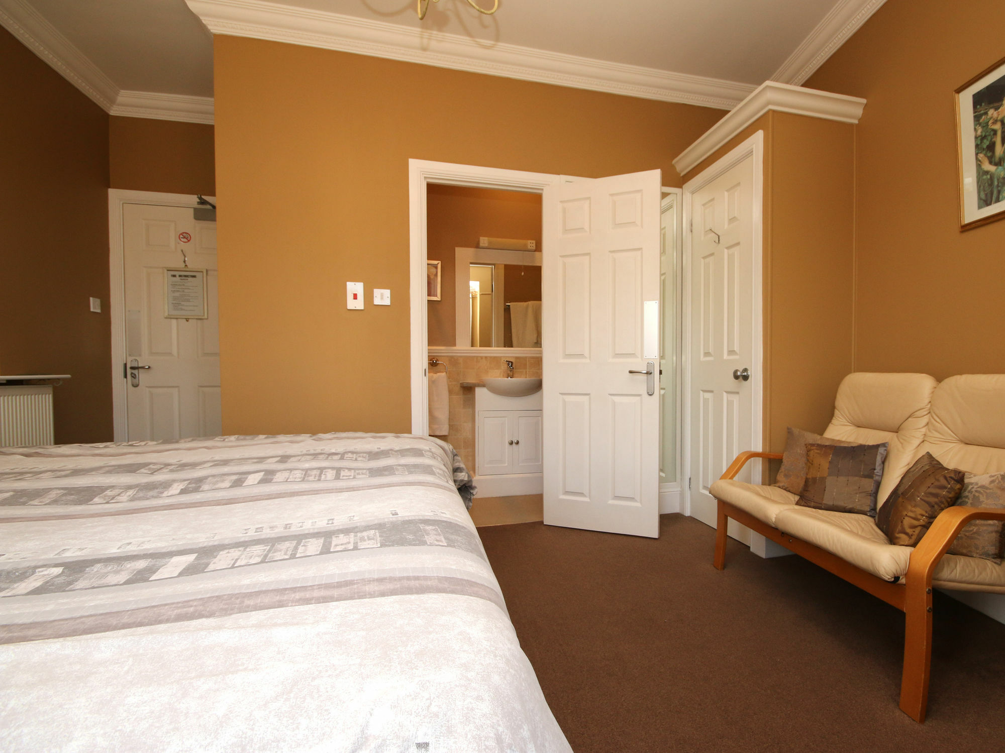 The Courtyard Guest House Great Yarmouth Bagian luar foto